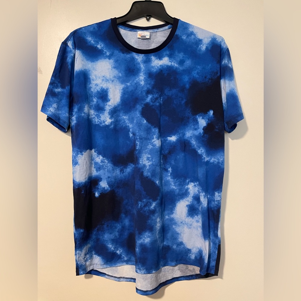 ‼️🎉Reasonable offers accepted!🎉‼️ LuLaRoe Tie Dye shirt